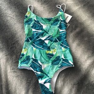 NWT Qpladlse swimsuit size Small